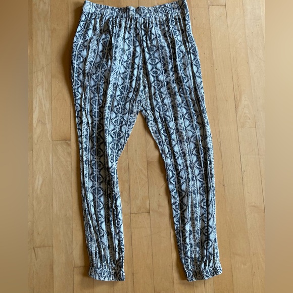 Amuse Society Beach Cotton Capri - Picture 2 of 3